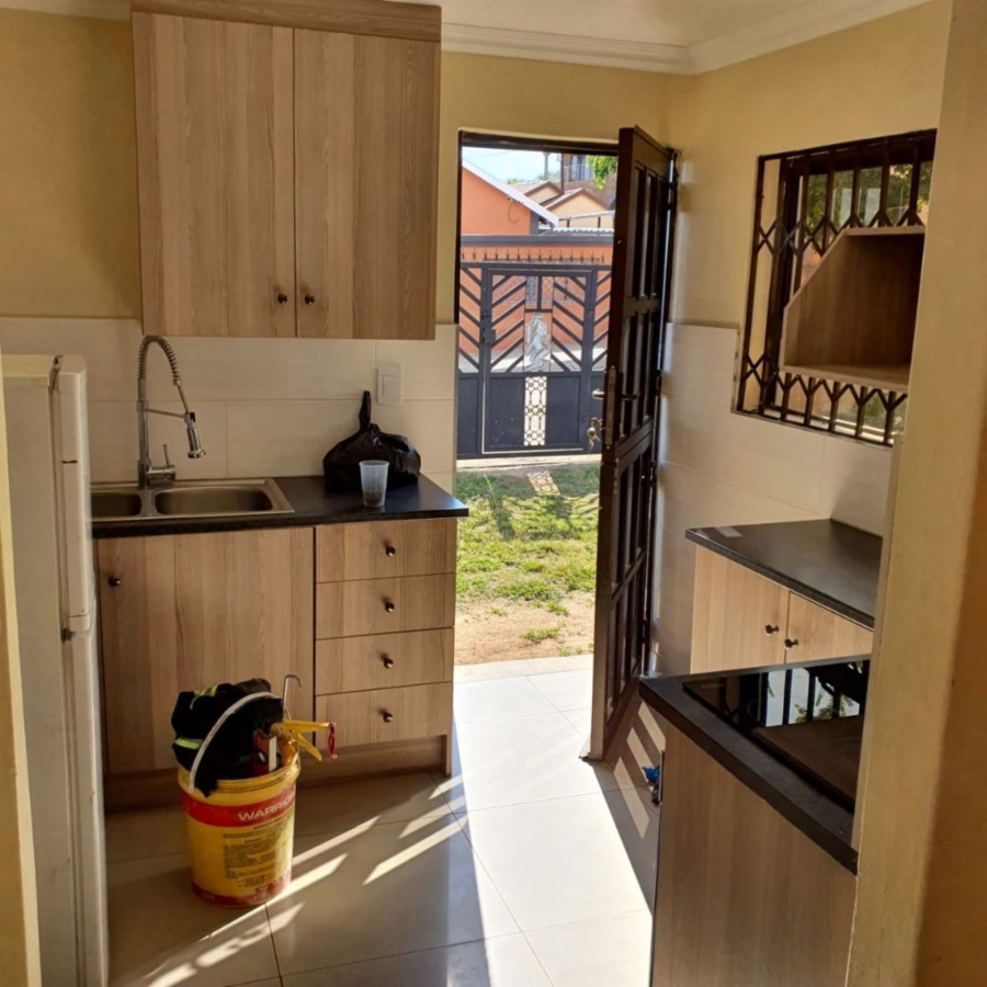 To Let 3 Bedroom Property for Rent in Lotus Gardens Gauteng