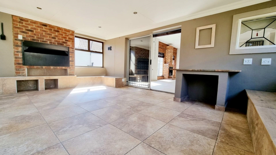 3 Bedroom Property for Sale in Equestria Gauteng