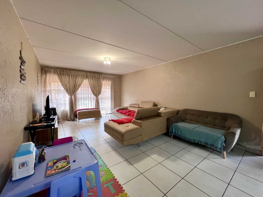 2 Bedroom Property for Sale in Buccleuch Gauteng