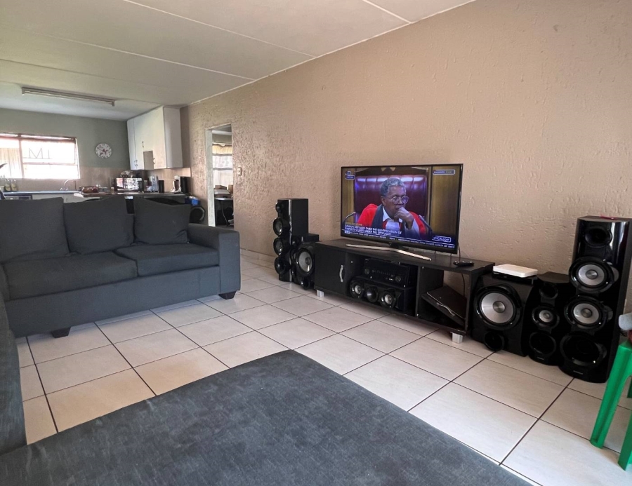 2 Bedroom Property for Sale in Buccleuch Gauteng