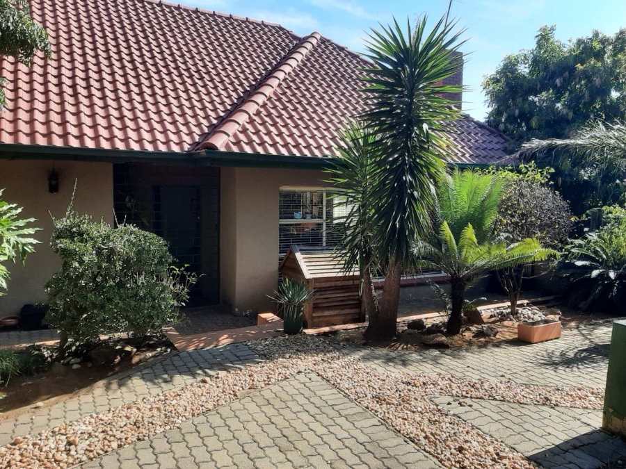 4 Bedroom Property for Sale in Mondeor Gauteng