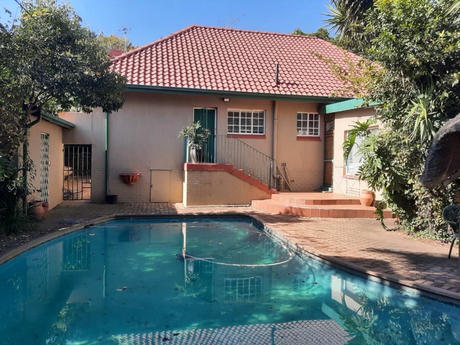 4 Bedroom Property for Sale in Mondeor Gauteng