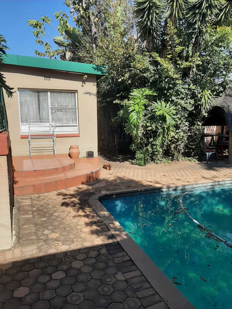 4 Bedroom Property for Sale in Mondeor Gauteng