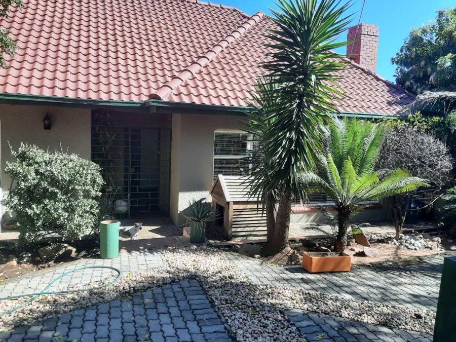 4 Bedroom Property for Sale in Mondeor Gauteng