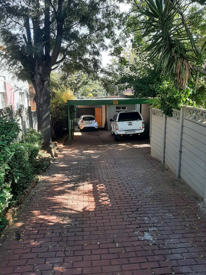 4 Bedroom Property for Sale in Mondeor Gauteng