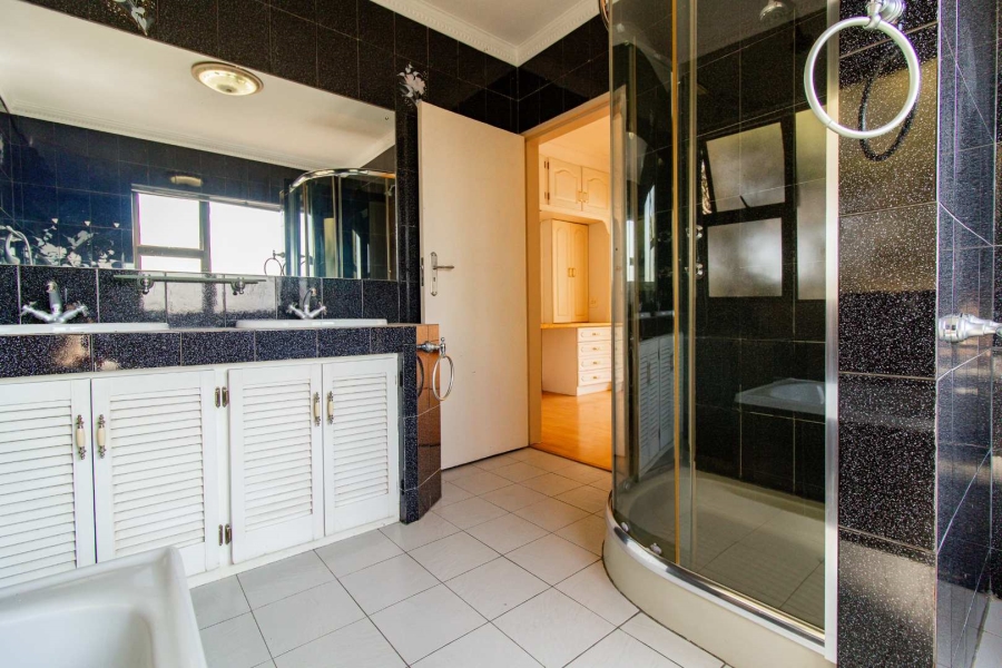 4 Bedroom Property for Sale in Glenvista Gauteng