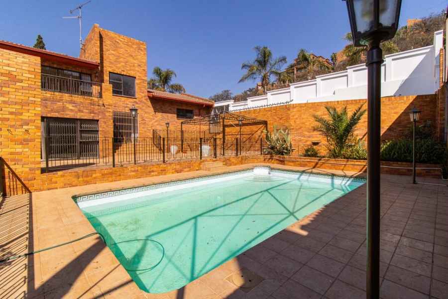 4 Bedroom Property for Sale in Glenvista Gauteng