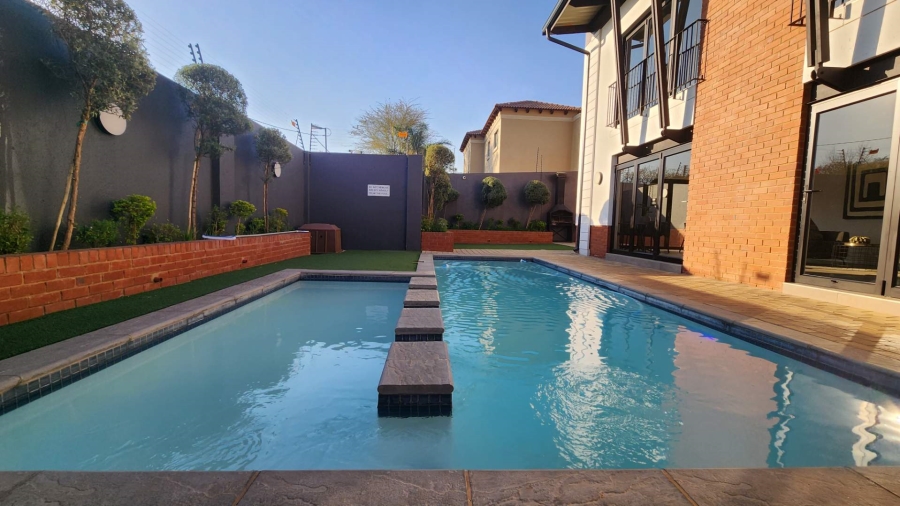 2 Bedroom Property for Sale in Bryanston West Gauteng