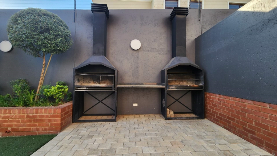 2 Bedroom Property for Sale in Bryanston West Gauteng