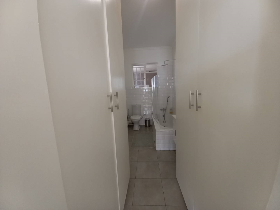 To Let 2 Bedroom Property for Rent in Illovo Gauteng