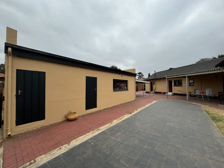 4 Bedroom Property for Sale in Brackendowns Gauteng