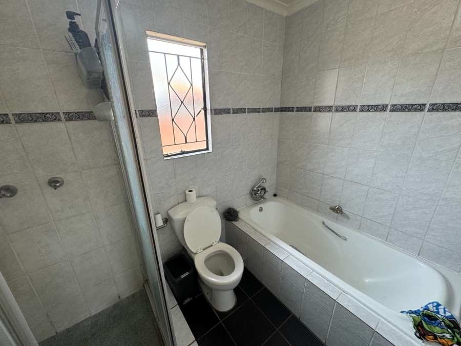 4 Bedroom Property for Sale in Brackendowns Gauteng