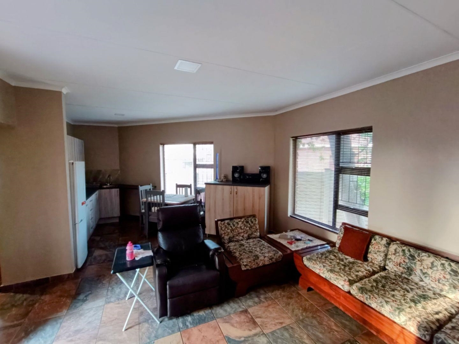 5 Bedroom Property for Sale in Rooihuiskraal Gauteng