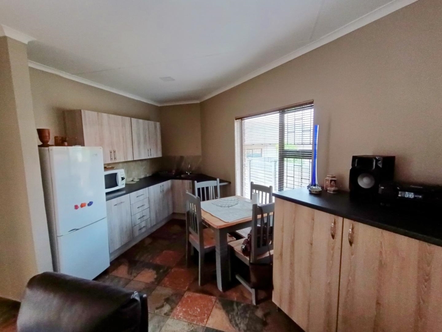 5 Bedroom Property for Sale in Rooihuiskraal Gauteng