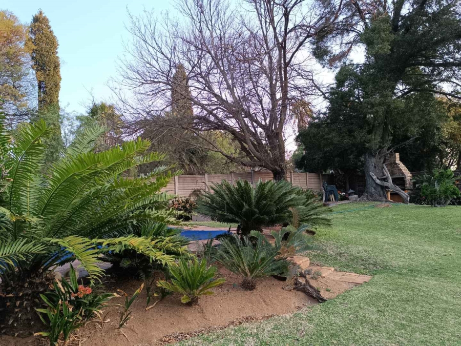 5 Bedroom Property for Sale in Rooihuiskraal Gauteng