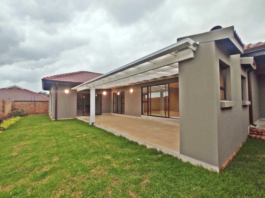 To Let 4 Bedroom Property for Rent in Allens Nek Gauteng