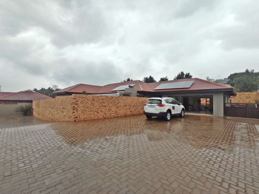 To Let 4 Bedroom Property for Rent in Allens Nek Gauteng