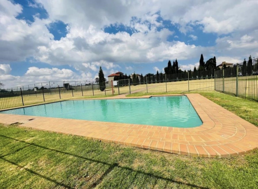 1 Bedroom Property for Sale in Parkrand Gauteng