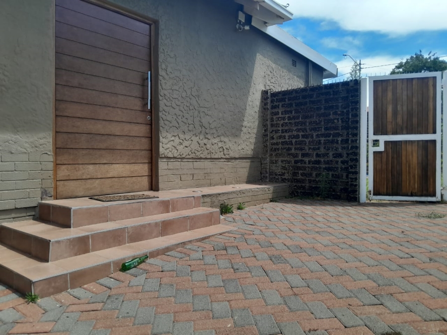 To Let 4 Bedroom Property for Rent in Sunnyridge Gauteng