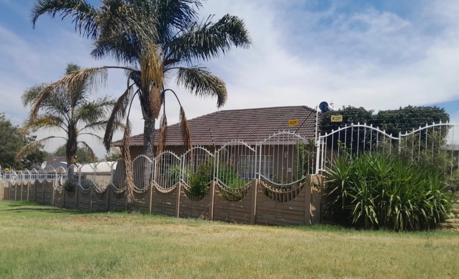 To Let 4 Bedroom Property for Rent in Sunnyridge Gauteng