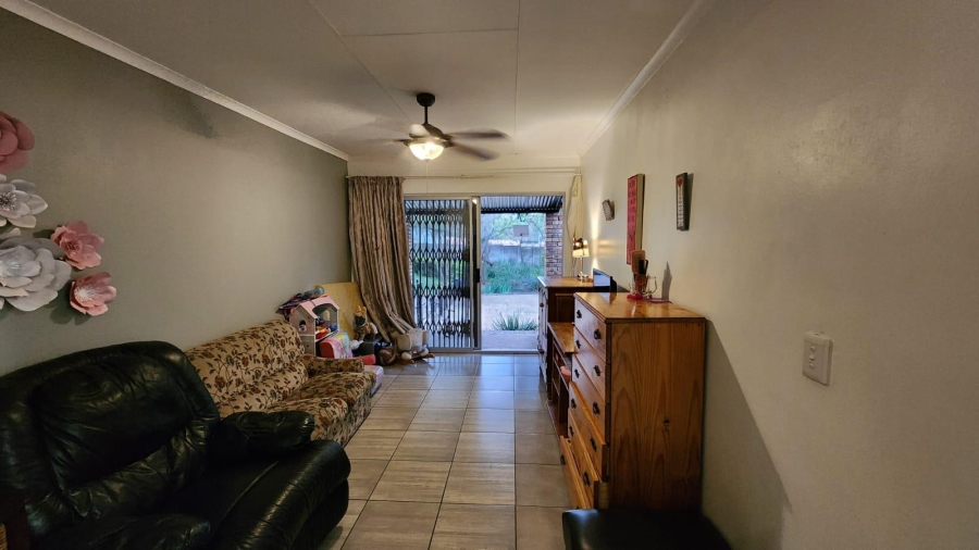 To Let 1 Bedroom Property for Rent in Raslouw A H Gauteng