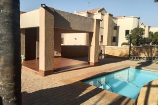 2 Bedroom Property for Sale in Constantia Kloof Gauteng