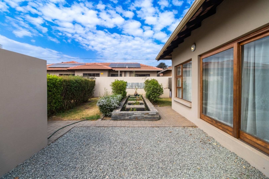 4 Bedroom Property for Sale in Lakefield Gauteng