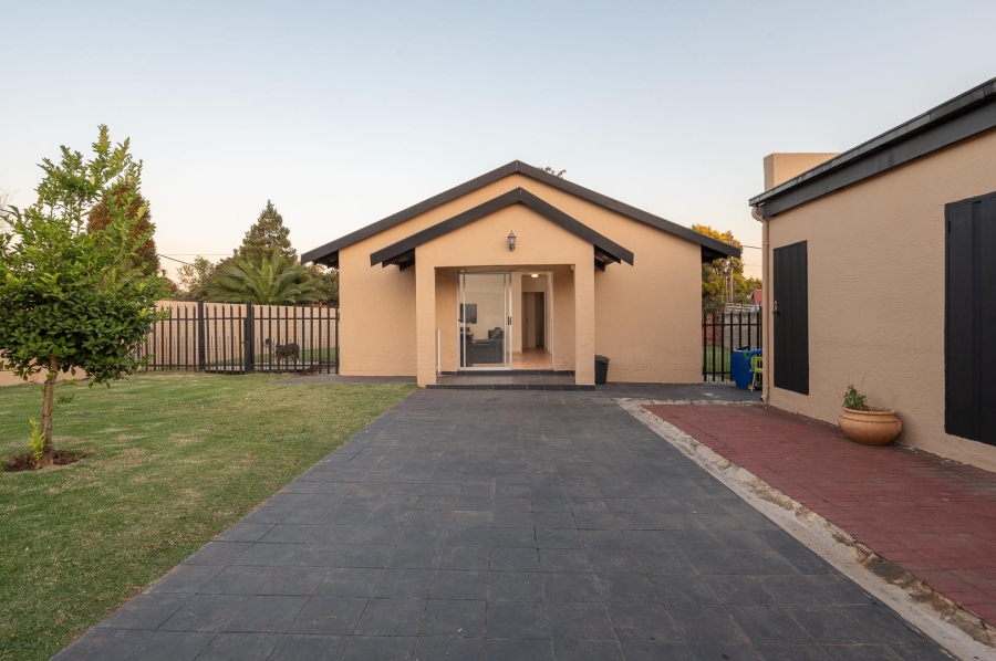 4 Bedroom Property for Sale in Brackendowns Gauteng