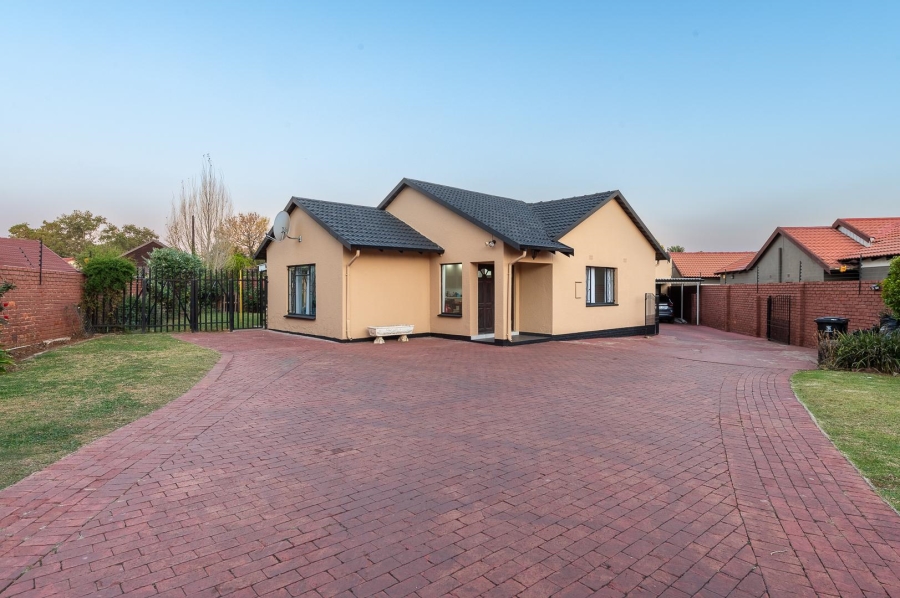 4 Bedroom Property for Sale in Brackendowns Gauteng