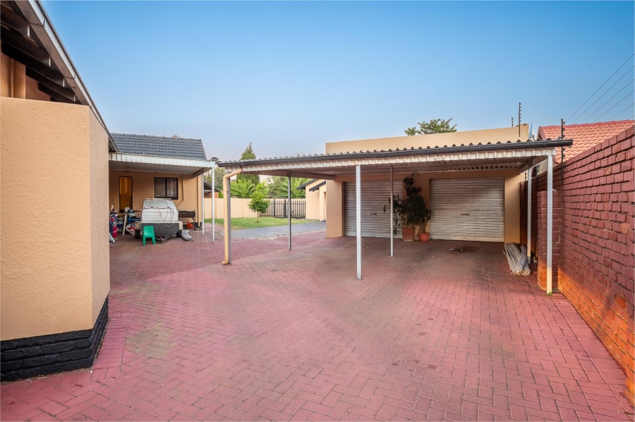 4 Bedroom Property for Sale in Brackendowns Gauteng