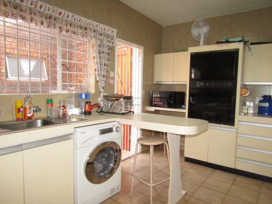 3 Bedroom Property for Sale in Corlett Gardens Gauteng