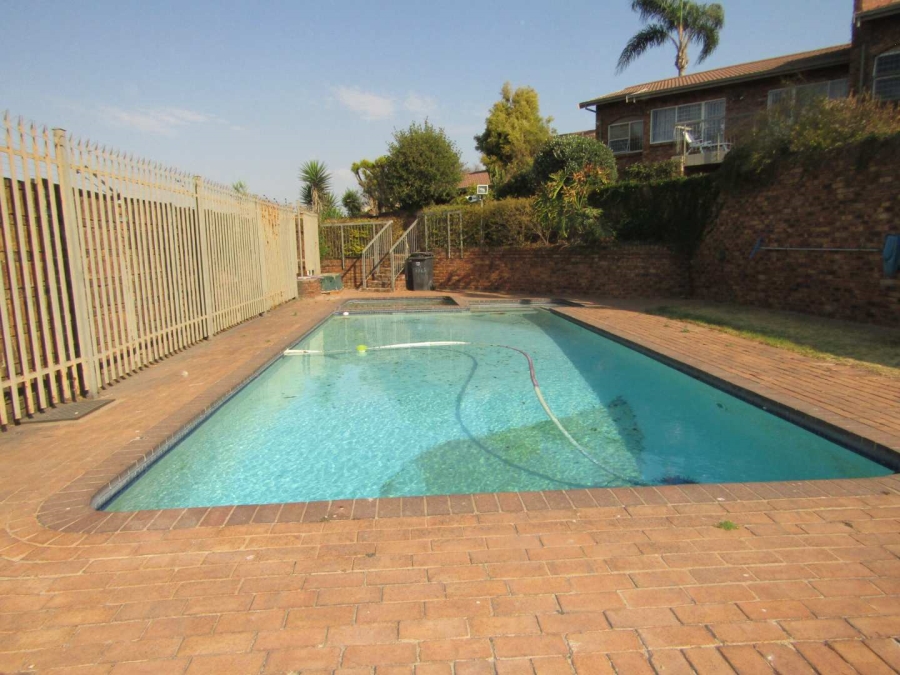 3 Bedroom Property for Sale in Corlett Gardens Gauteng