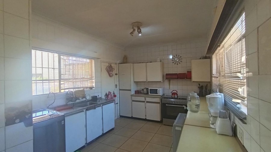 4 Bedroom Property for Sale in Glenanda Gauteng