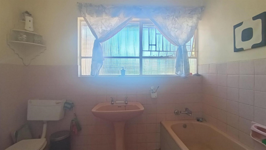 4 Bedroom Property for Sale in Glenanda Gauteng