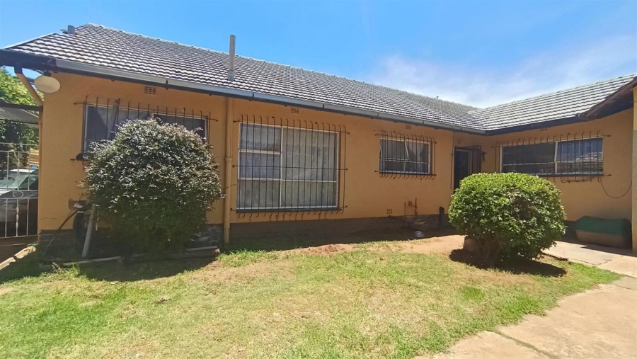 4 Bedroom Property for Sale in Glenanda Gauteng