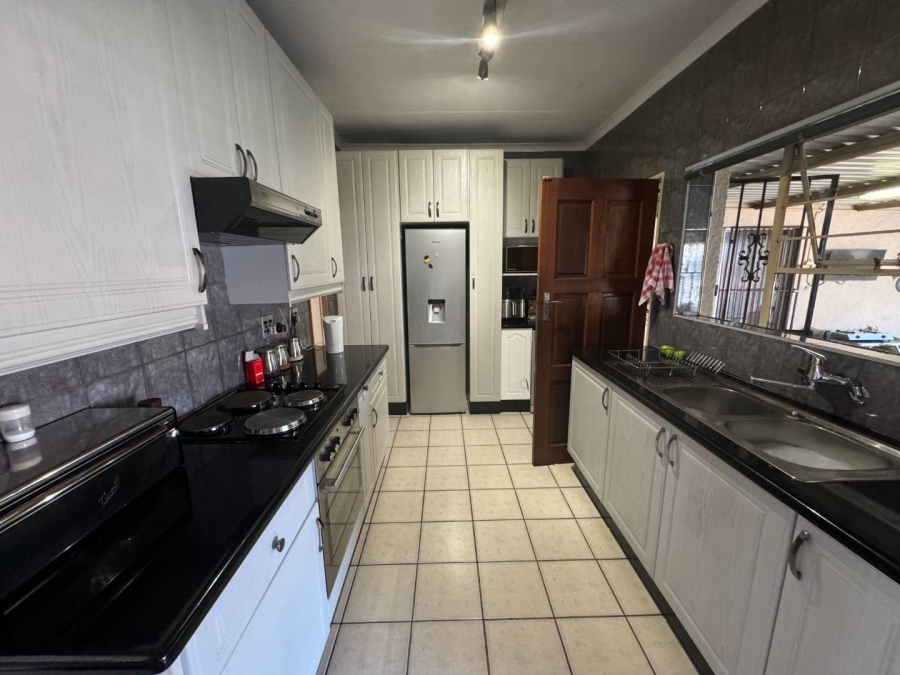 3 Bedroom Property for Sale in Verwoerdpark Gauteng