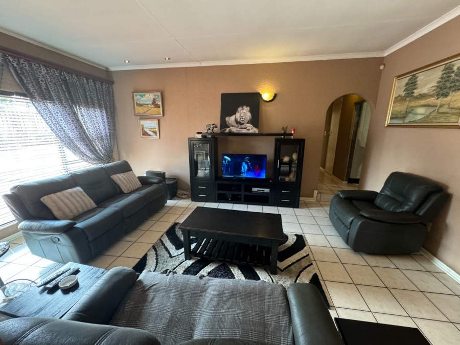 3 Bedroom Property for Sale in Verwoerdpark Gauteng