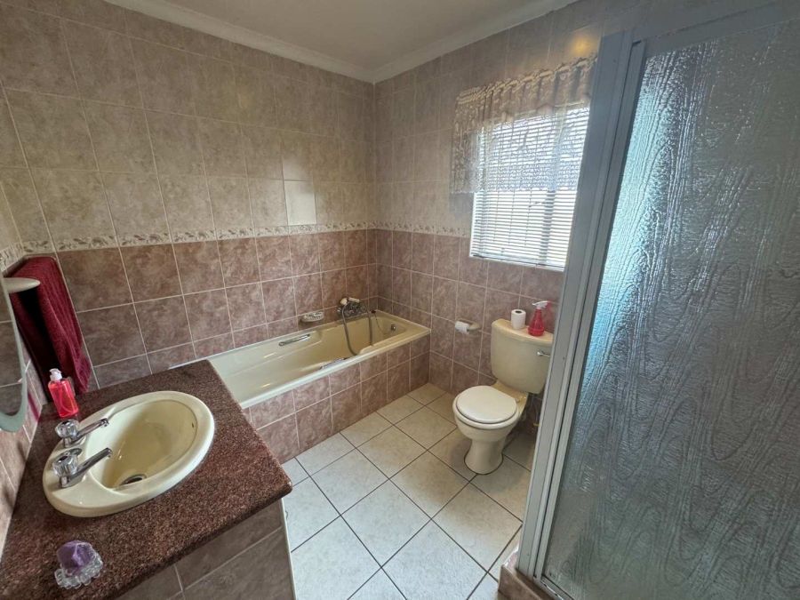 3 Bedroom Property for Sale in Verwoerdpark Gauteng