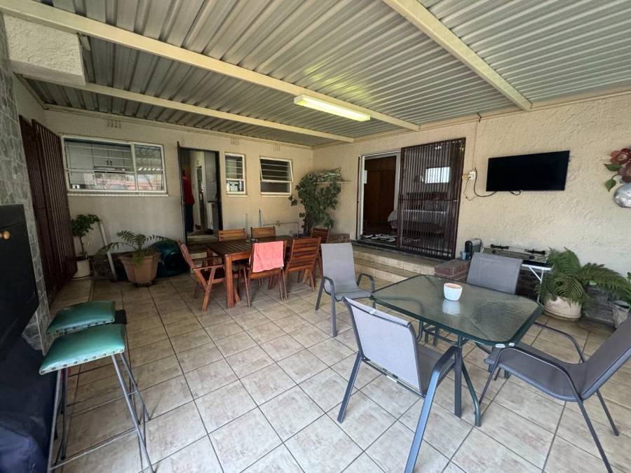 3 Bedroom Property for Sale in Verwoerdpark Gauteng