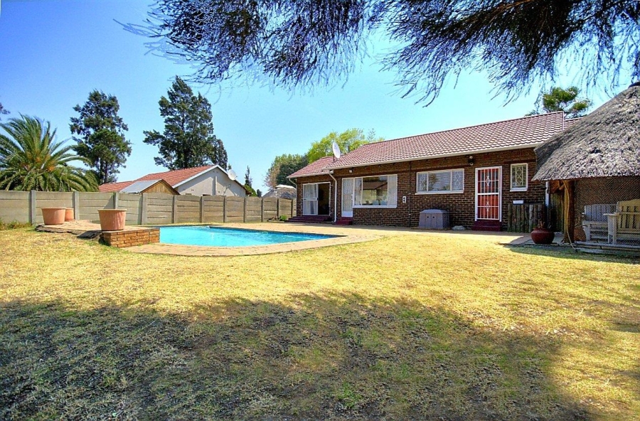 3 Bedroom Property for Sale in Brackendowns Gauteng