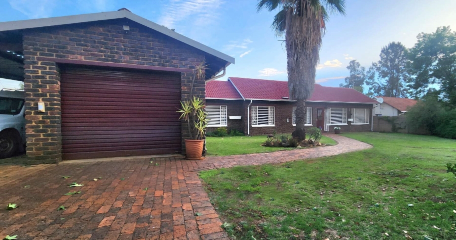 3 Bedroom Property for Sale in Brackendowns Gauteng