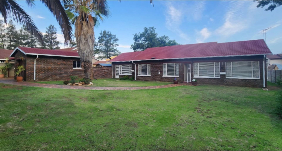 3 Bedroom Property for Sale in Brackendowns Gauteng