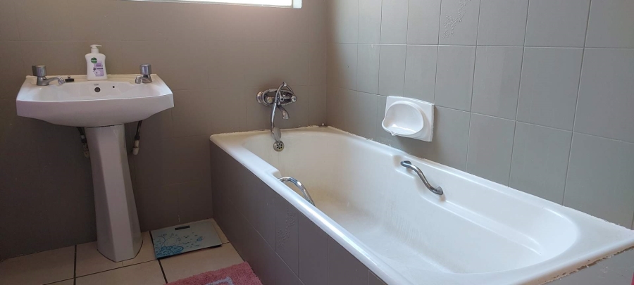 4 Bedroom Property for Sale in Randhart Gauteng