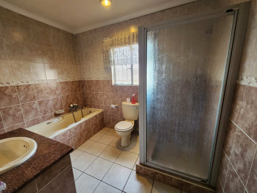 3 Bedroom Property for Sale in Verwoerdpark Gauteng