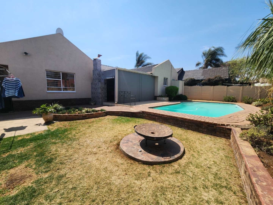 3 Bedroom Property for Sale in Verwoerdpark Gauteng