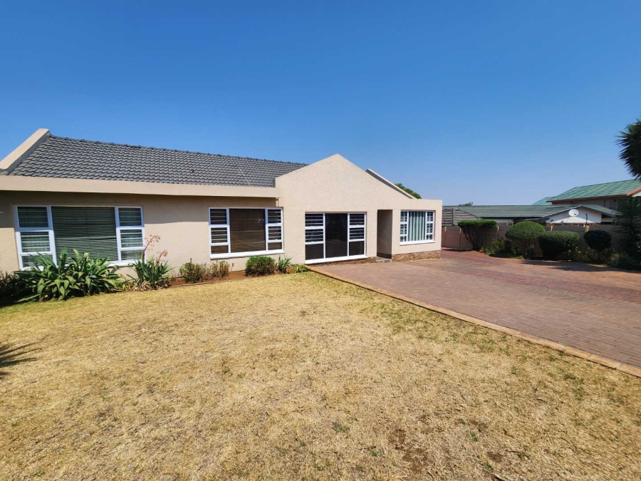 3 Bedroom Property for Sale in Verwoerdpark Gauteng