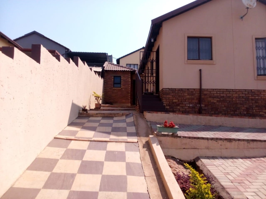 2 Bedroom Property for Sale in Mamelodi East Gauteng