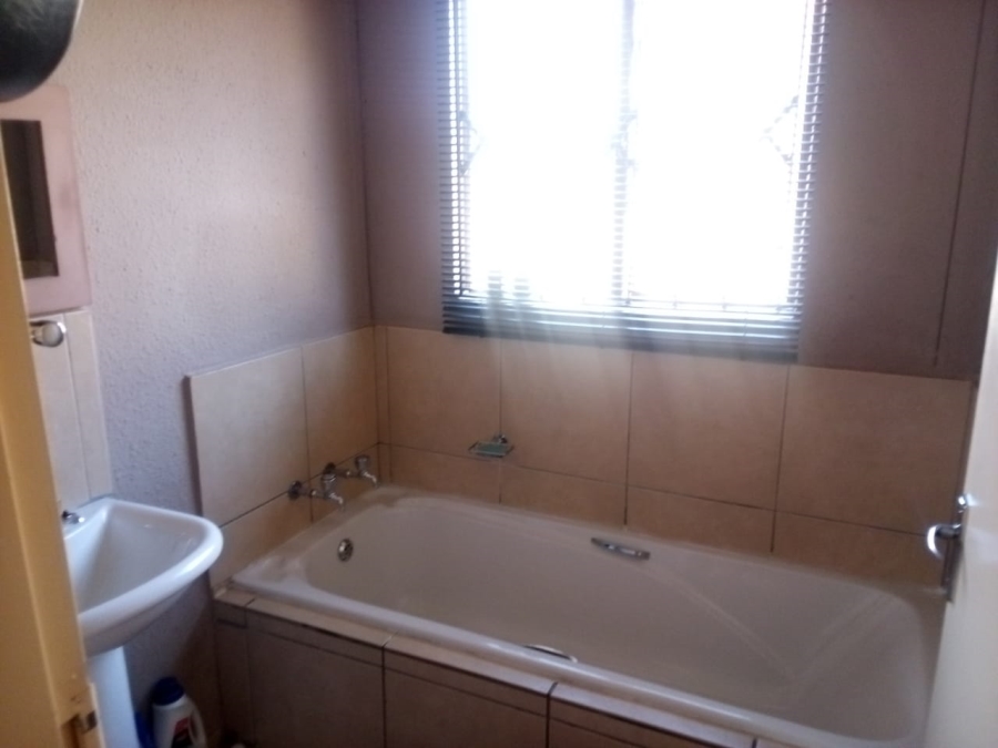 2 Bedroom Property for Sale in Mamelodi East Gauteng