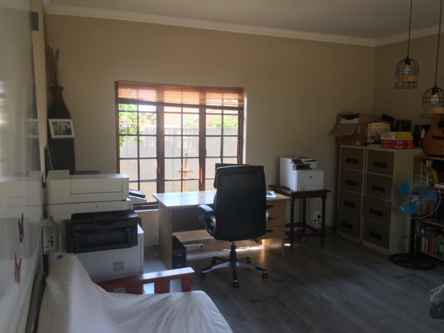 4 Bedroom Property for Sale in Rooihuiskraal Gauteng