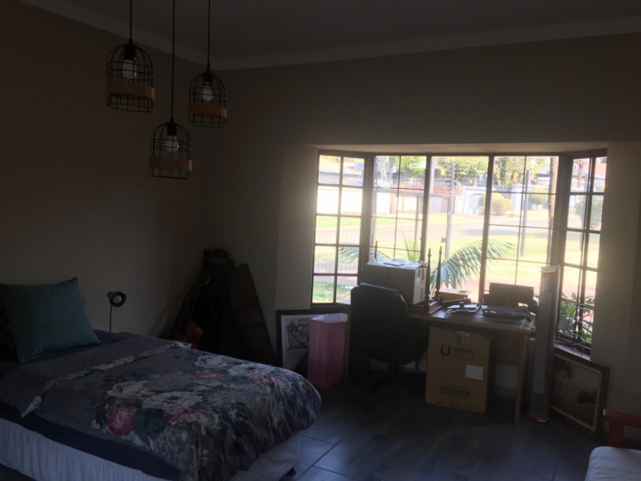 4 Bedroom Property for Sale in Rooihuiskraal Gauteng